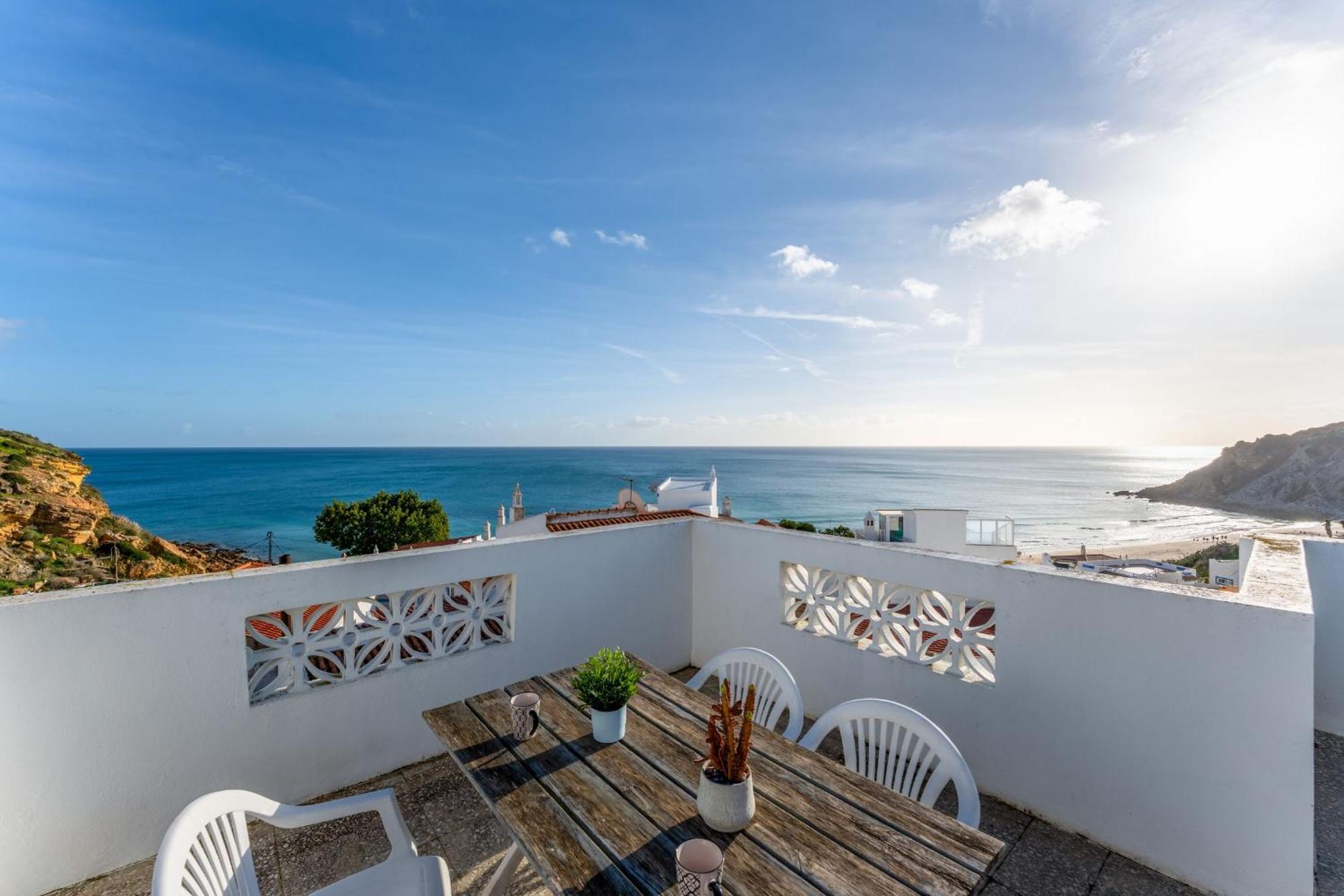 Comfy Flat W/ Rooftop Beach View By Lovelystay Бургау Экстерьер фото